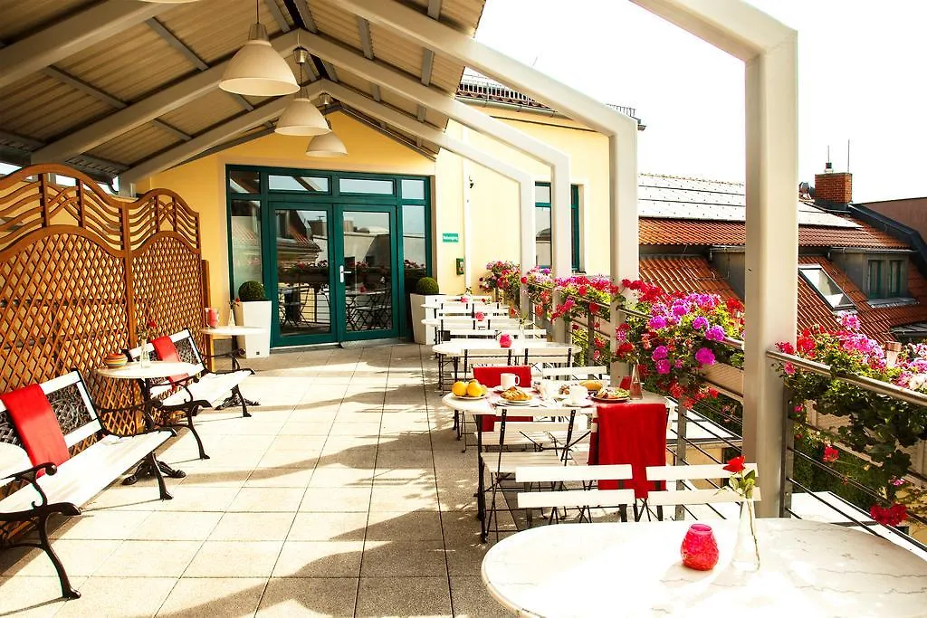 Mikon Eastgate Hotel - City Centre Berlin 3*,
